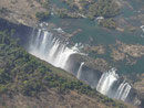 Hubschrauberblick auf die Victoria Fälle in Simbabwe