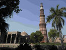 Qutub Minar mit 73 m hohen Minarett in Delhi, Indien