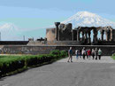 Rundkirchenruine von Swartnoz vor dem Berg Ararat in Armenien
