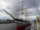 Dreimastsegler Glenlee im Riversidemuseum von Glasgow, Schottland