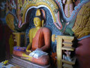 Buddhastatue im buddhistischen Teil der Embekke Devalaya, Sri Lanka 