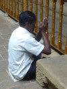 Gläubiger am Zahntempel Dalada Maligawa in Kandy, Sri Lanka