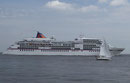 MS Europa vor Cuxhaven