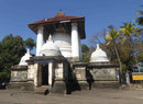 Dagobas  im Tempel Lankathilaka, Sri Lanka