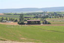 Aasen mit Landwirtschaft, Sportplatz und Golfplatz mit Hotel