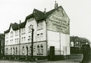 Düsterstr. 19-23 Straßenfront rechts davon die Einfahrt zum Hof der Speditionsfirma Heinrich Schütte -  Fotografie 1955