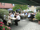 Noch ein Foto von den Festbesuchern, mit Pfarrer Kraus im Vordergrund