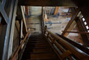 steile Treppen verbinden die Stockwerke