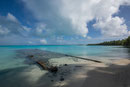 Da sind die Überreste der Landungsstege der "Coral Route" zu sehen. Das war eine Fluglinie die von Neuseeland Fluggäste über Fiji, Samoa, Cooks Islands (Akaiami) nach Tahiti brachte.