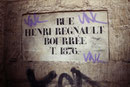 plaque de rue et signatures manuscrites