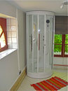 Salle de bain au demi niveau, douche