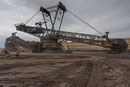 Schaufelradbagger SRs 6300-1519 in Revision, Dienstgewicht 6'100 t, Leistung 13'450 kW und 17'000 m3/h, Höhe 60 m, Länge 230 m und Arbeitsbeschwindigkeit von 9.1 m/min. 