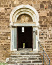 San Giovanni in Venere, portale delle Donne
