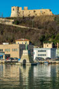 Ortona, il porto con la statua di San Tommaso e il castello