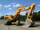 Caterpillar 385B LME von Rädlinger. Aufgenommen im September 2004 bei Mühldorf/Inn