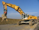 Liebherr R974C HD-EW von Ruppert. Aufgenommen im März 2011 bei Würzburg.