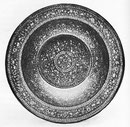 Plat creux. Bronze, finement décoré d'or, d'argent et d'émaux translucides.
