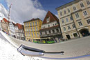 Der Stadtplatz aus Sicht einer Heckscheibe