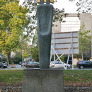 Freigestellte Skulptur, Rodungen aller Sträucher im Rahmen der Baumaßnahmen,  Aufnahme-Datum: 17.10.2018