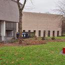Skulptur vor der gerodeten Abpflanzung (Prunus lusitanica), Aufnahme-Datum: 12.12.2010