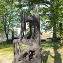 Seitenansicht, Standort im Park, Aufnahme-Datum: 25.04.2010