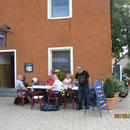 Die Franken-Wikinger vorm Wirtshaus. Tour am 9. September.