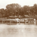 Schwimmschule (ein Privatunternehmen 1835-1896), ab 1. Juni 1896 die Städt. Schwimmschule