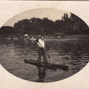 Johann Adam Weigand auf den ersten "Wasserskiern"