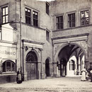 Rathausapotheke mit Rathaus