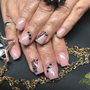Bild - Feel Good Nails - Strass, Stempel und Perlen