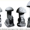 Rauschpilze als Statuen aus alten Kulturen