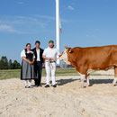 mit den Züchtern von Siegermuni Stefano - Familie Gilgen (Foto: Barbara Loosli)