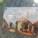 Tafel auf dem Gedenkstein