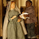Maria gibt dem Flüchtling David den Neugeborenen (Milieukrippe in Sankt Maria in Lyskirchen, Foto © lyskirchen)