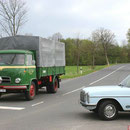 Borgward B 655 und PKW Mercedes am Bahnübergang Werlaburgdorf