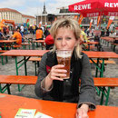 Nach dem Lauf, das wohlverdiente Erdinger für den Läufer und die Fotografin ...
