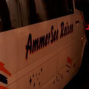 Unerwartete Werbung für unsere Lesung: Der Ammersee Reisen Bus parkt zeitgleich direkt vor der Lesbar
