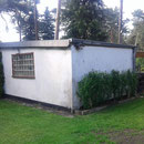 Die Rückwand der Garage erzeugt Enge.