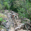 Escaleras para bajar al río