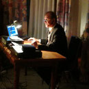 DJ Jochen Bucher bei der Arbeit