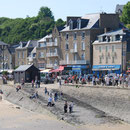 la plage du port, à 500 mètres de la location