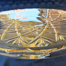 Plato hermosamente tallado