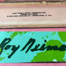 Firma del multigalardonado y pluridoctor honoris causa LeRoy Neiman (1921-2012)