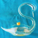 Elegante frasquito de cristal transparente en forma de cisne 