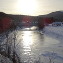 Winter in Kanada: Panorama mit Brücke in Quebec.