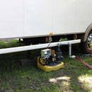 Abwasserpumpe mit Toilettenwagen
