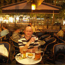 ... champs elysees. Das große Bier kostet 20 EUR