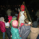 Der Nikolaus beschenkte die Kinder