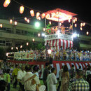 夏：大勢の市民が楽しんだ納涼盆踊り大会