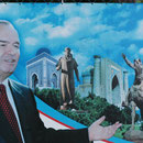 Publicité pour l'Ouzbékistan. Le président I.Karimov présente des images de son pays ou Ulugh Beg (gauche), Timur (droite) et le patrimoine architectural timouride sont en bonnes places (photo : Schvoerer, 2007)